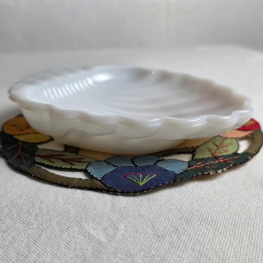 Vintage White Milk Glass Shell Soap Dish Scalloped Trinket Ashtray Coastal